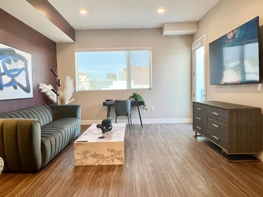 Designer Hollywood Penthouse With Private Balcony On Sunset Appartement Los Angeles