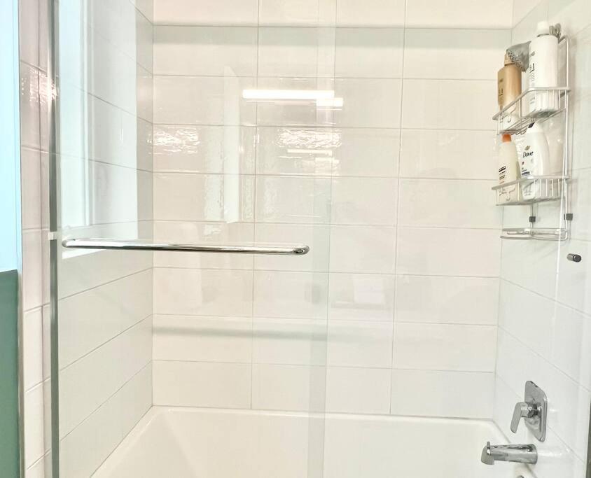 Designer Hollywood Penthouse With Private Balcony On Sunset Appartement *